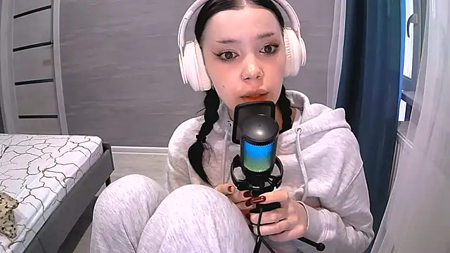 Snapshot of AnabelStar chatting on 10-17-25, 11:57 AnabelStar online show from 10-17-25, 11:57