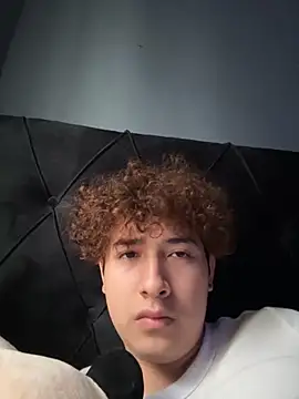 Snapshot of FresitAlexit0 chatting on 11-11-25, 03:34 FresitAlexit0 online show from 11-11-25, 03:34