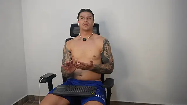 Snapshot of Dominick_walker chatting on 03-17-26, 12:04 Dominick walker online show from 03-17-26, 12:04