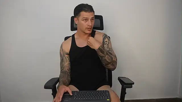 Snapshot of Dominick_walker chatting on 03-20-26, 03:44 Dominick walker online show from 03-20-26, 03:44