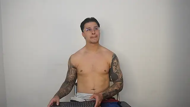 Snapshot of Dominick_walker chatting on 03-22-26, 05:27 Dominick walker online show from 03-22-26, 05:27