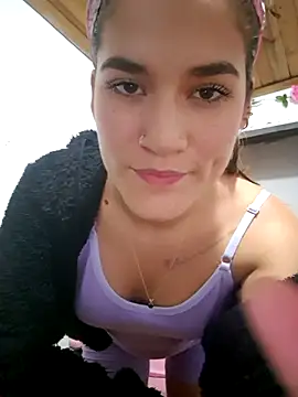 Snapshot of Gigihairy chatting on 10-18-25, 11:05 Gigihairy online show from 10-18-25, 11:05