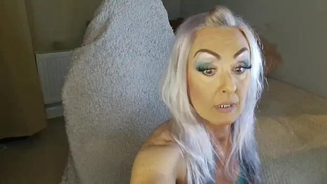 Snapshot of TheOGMiaMystique chatting on 12-20-25, 07:32 TheOGMiaMystique online show from 12-20-25, 07:32