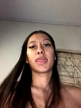 Snapshot of santosz83 chatting on 10-21-25, 04:35 santosz83 online show from 10-21-25, 04:35