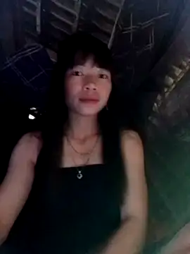 Snapshot of Erza-- chatting on 10-20-25, 12:55 Erza-- online show from 10-20-25, 12:55