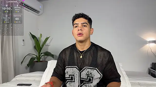 Snapshot of Scott_flintt chatting on 11-15-25, 06:04 Scott flintt online show from 11-15-25, 06:04