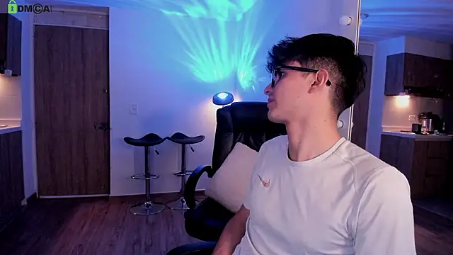 Mikeyvioleta  online show from 02-11-26, 09:58