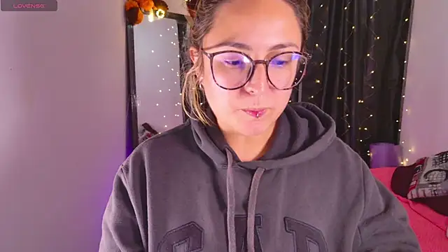 Rhosynn online show from 10-29-25, 02:36