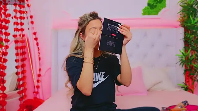 AriannaSins online show from 02-06-25, 01:54