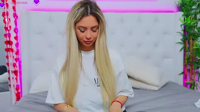 AriannaSins online show from 03-12-25, 07:49