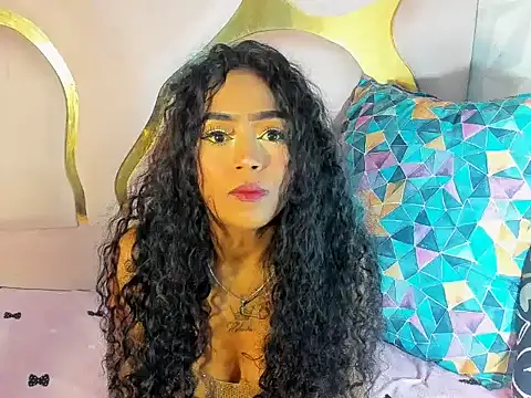 Snapshot of camilaqueenh chatting on 10-18-25, 01:19 camilaqueenh online show from 10-18-25, 01:19