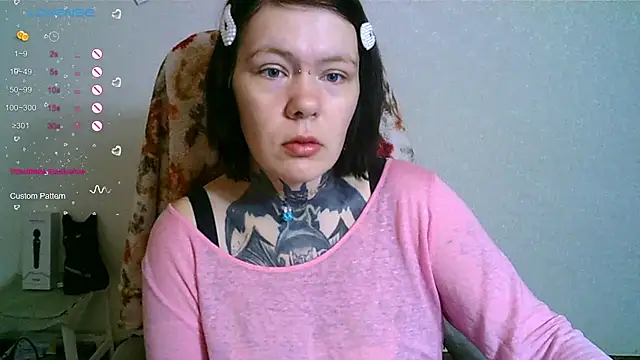 Snapshot of The_ICE_OWL chatting on 10-18-25, 06:16 The ICE OWL online show from 10-18-25, 06:16