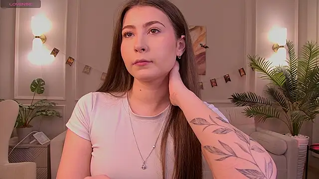 Snapshot of JudyAngels chatting on 10-23-25, 05:29 JudyAngels online show from 10-23-25, 05:29