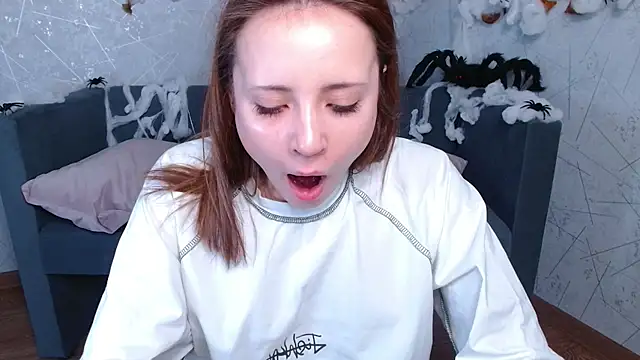 evaa here  online show from 10-27-25, 07:01