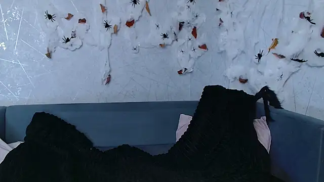 evaa here  online show from 10-31-25, 10:55