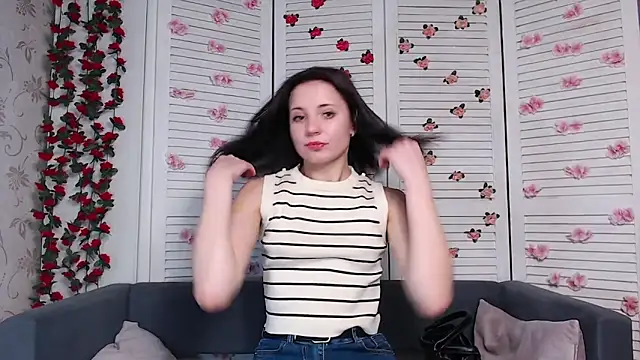 evaa here  online show from 11-24-25, 08:14