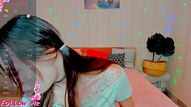 Snapshot of honeybuns_lizzy chatting on 10-18-25, 12:57 honeybuns lizzy online show from 10-18-25, 12:57