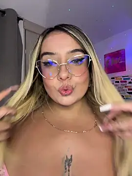 Snapshot of _Ninasanz chatting on 04-08-26, 02:22 Ninasanz online show from 04-08-26, 02:22