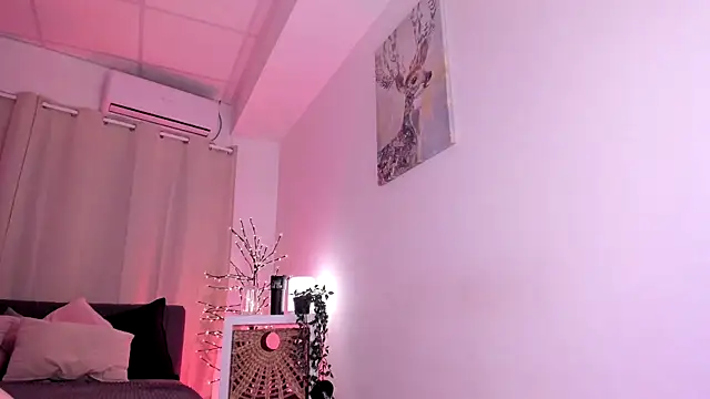 Divine Madeleine online show from 04-30-26, 06:09