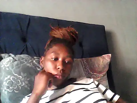 Snapshot of sexysmalldaily04 chatting on 10-26-25, 12:22 sexysmalldaily04 online show from 10-26-25, 12:22