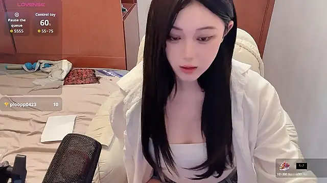 Snapshot of xiaolu8 chatting on 10-15-25, 10:10 xiaolu8 online show from 10-15-25, 10:10