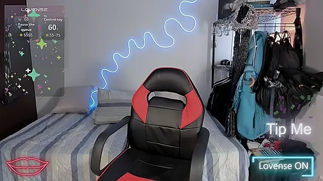 Snapshot of Lyric_Mirage chatting on 11-04-25, 12:59 Lyric Mirage online show from 11-04-25, 12:59