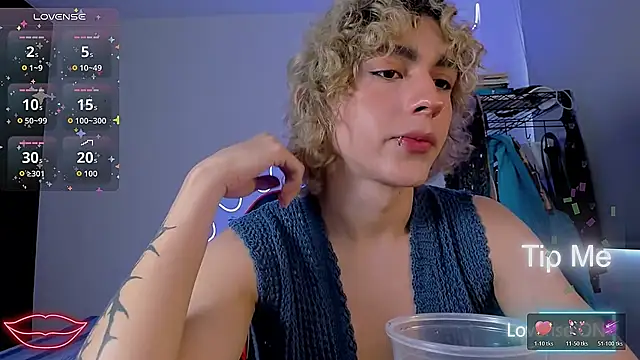 Snapshot of Lyric_Mirage chatting on 11-12-25, 09:03 Lyric Mirage online show from 11-12-25, 09:03