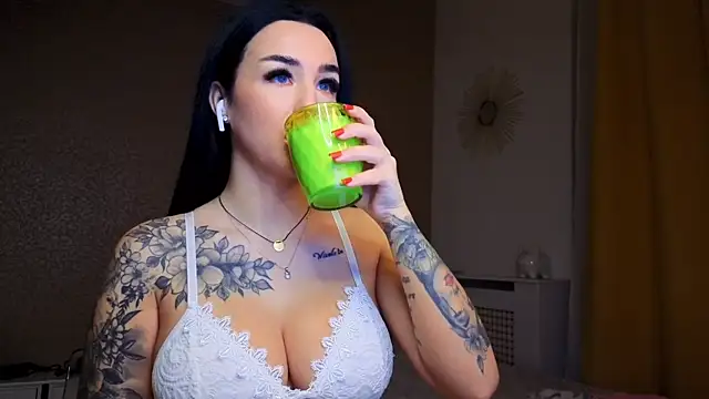 Snapshot of EvaXXRoseXX chatting on 10-16-25, 03:29 EvaXXRoseXX online show from 10-16-25, 03:29