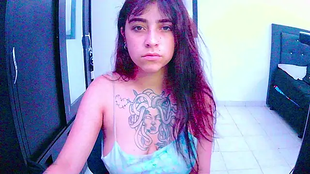Snapshot of adri_gomez1 chatting on 10-18-25, 08:15 adri gomez1 online show from 10-18-25, 08:15