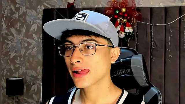 Aaron Eze online show from 12-21-25, 09:00