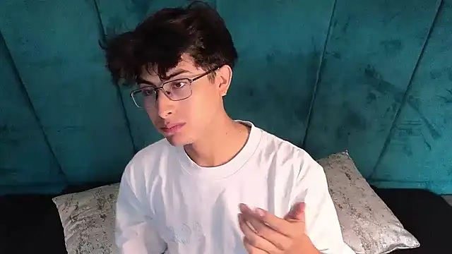 Aaron Eze online show from 05-09-26, 02:00