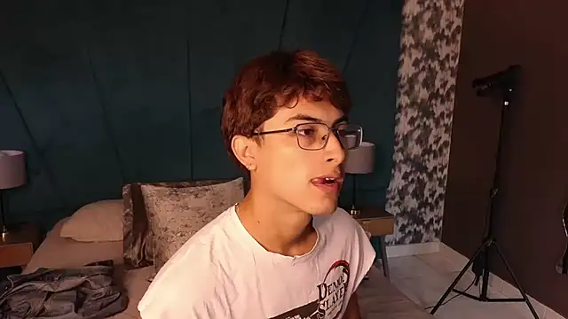 Aaron Eze online show from 07-16-26, 12:33