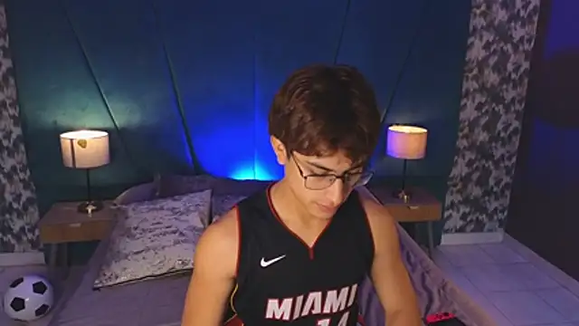 Aaron Eze online show from 08-02-26, 12:03