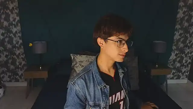 Aaron Eze online show from 08-04-26, 01:03