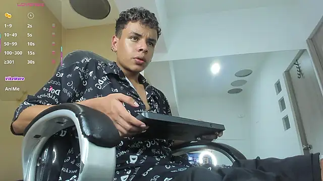 Snapshot of Xavier_Fox___ chatting on 03-08-26, 05:22 Xavier Fox online show from 03-08-26, 05:22