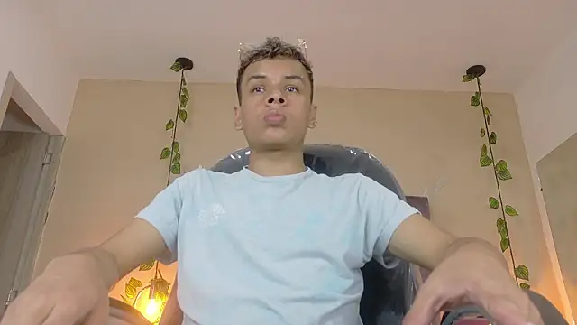 Snapshot of Xavier_Fox___ chatting on 03-11-26, 08:15 Xavier Fox online show from 03-11-26, 08:15