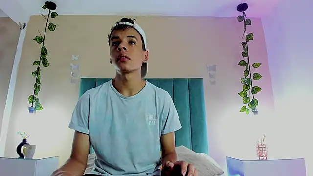 Snapshot of Xavier_Fox___ chatting on 03-16-26, 07:51 Xavier Fox online show from 03-16-26, 07:51