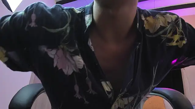 Snapshot of Xavier_Fox___ chatting on 03-19-26, 08:24 Xavier Fox online show from 03-19-26, 08:24