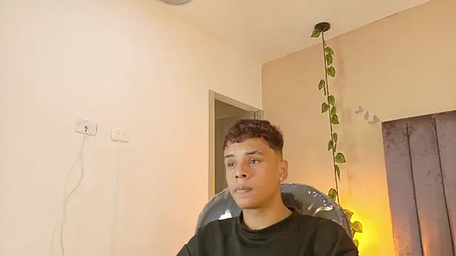 Snapshot of Xavier_Fox___ chatting on 03-21-26, 08:23 Xavier Fox online show from 03-21-26, 08:23