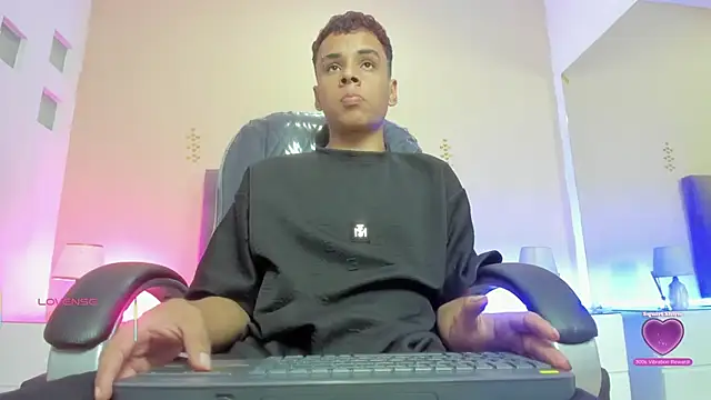 Snapshot of Xavier_Fox___ chatting on 03-22-26, 02:20 Xavier Fox online show from 03-22-26, 02:20