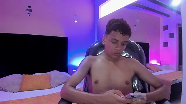 Snapshot of Xavier_Fox___ chatting on 03-24-26, 08:25 Xavier Fox online show from 03-24-26, 08:25