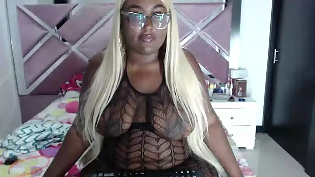 Snapshot of Antonellabigass chatting on 10-22-25, 04:57 Antonellabigass online show from 10-22-25, 04:57