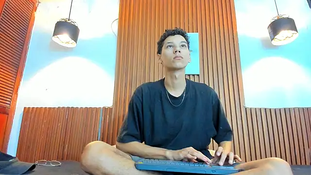 AQUARIUS x online show from 10-25-25, 01:18