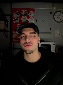 Snapshot of emir343475 chatting on 01-09-26, 05:26 emir343475 online show from 01-09-26, 05:26