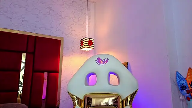 Snapshot of moon_winy chatting on 05-12-26, 11:18 moon winy online show from 05-12-26, 11:18