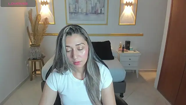 karlyy  online show from 12-18-25, 07:09