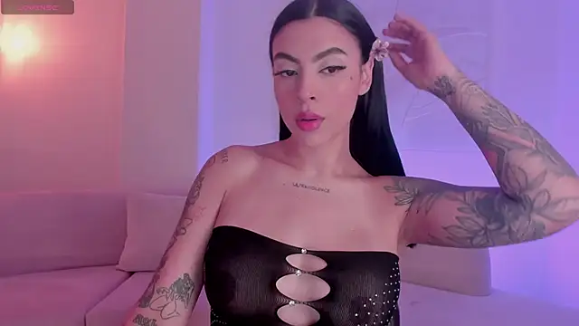 Snapshot of ChristineFord_ chatting on 10-31-25, 12:50 ChristineFord online show from 10-31-25, 12:50