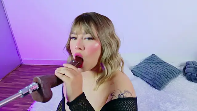 Snapshot of Celesttebloom__ chatting on 10-28-25, 05:48 Celesttebloom   online show from 10-28-25, 05:48