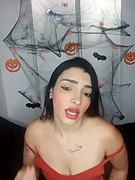 Snapshot of nicole-roman chatting on 10-24-25, 12:45 nicole-roman online show from 10-24-25, 12:45