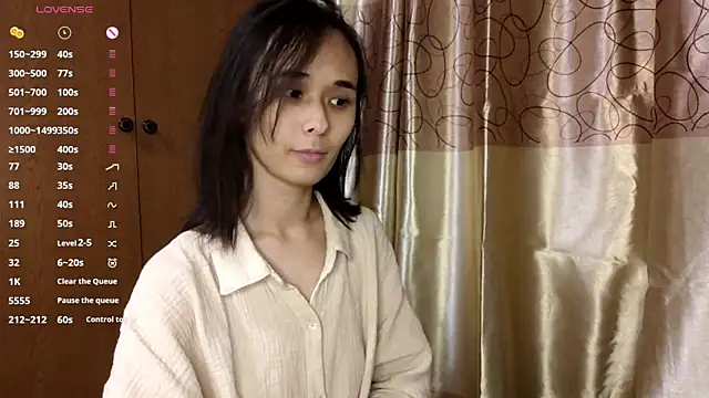 Snapshot of CathiBell chatting on 10-17-25, 01:35 CathiBell online show from 10-17-25, 01:35